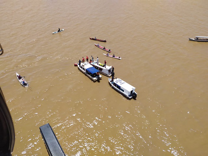 Governo do Amapá vai contratar empresa para içar barco do Rio Jari