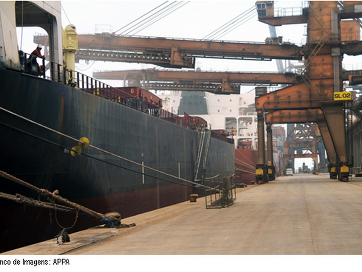 Fila para embarque de açúcar dos portos cai para 58 navios