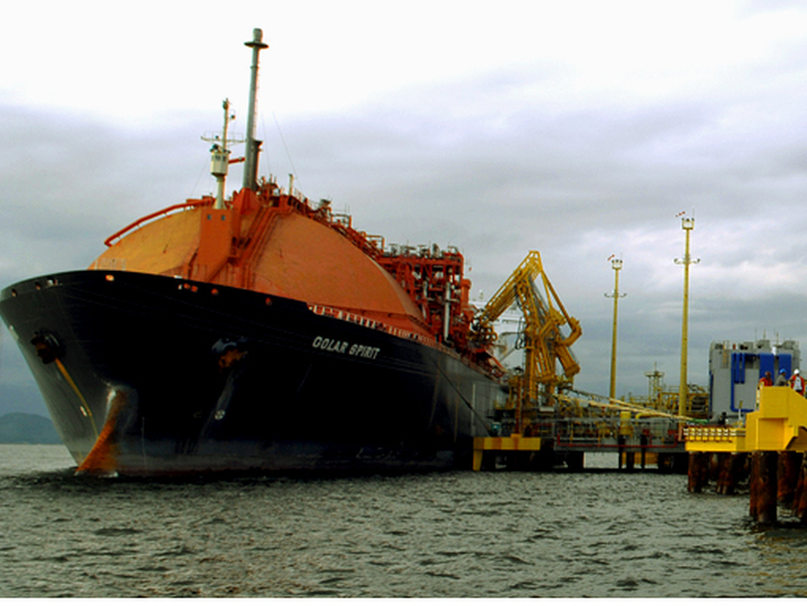 Petrobras contrata navios de GNL de grande porte
