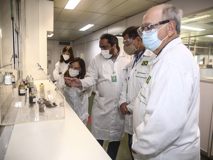 Conselheiros da Petrobras visitam o Cenpes