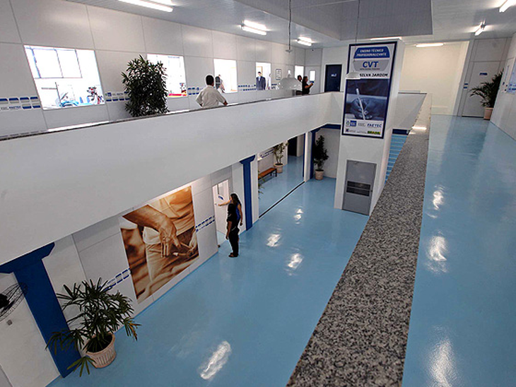 RJ inaugura unidade especializada em petróleo e gás
