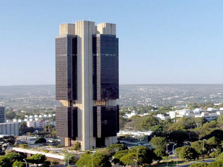 Juros básicos caem para 12,25% ao ano