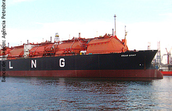 Petrobras faz primeira entrega de GNL para termelétricas