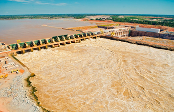 Usina Hidrelétrica Santo Antônio, em Porto Velho (RO), começa operar