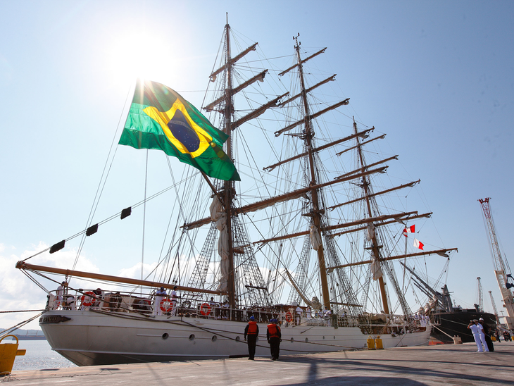 Veleiro da Marinha do Brasil, Cisne Branco, chega a Paranaguá