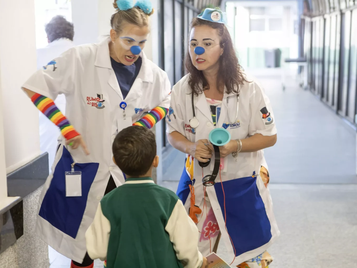 O poder do riso como ferramenta de acolhimento e humanização durante o tratamento hospitalar