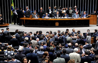 Câmara aprova projeto que redistribui royalties