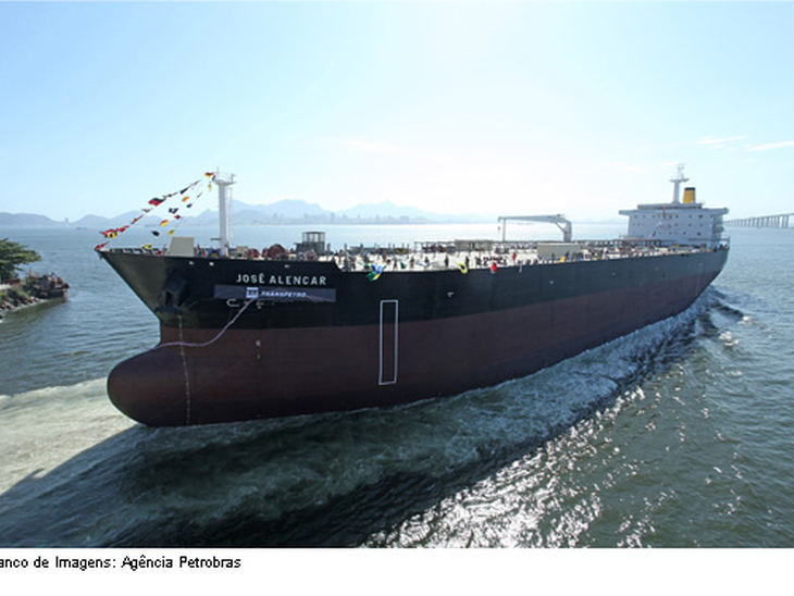 Transpetro lança ao mar o navio de produtos José Alencar