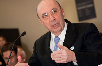 Meirelles defende meta fiscal realista e diz que governo examina contas