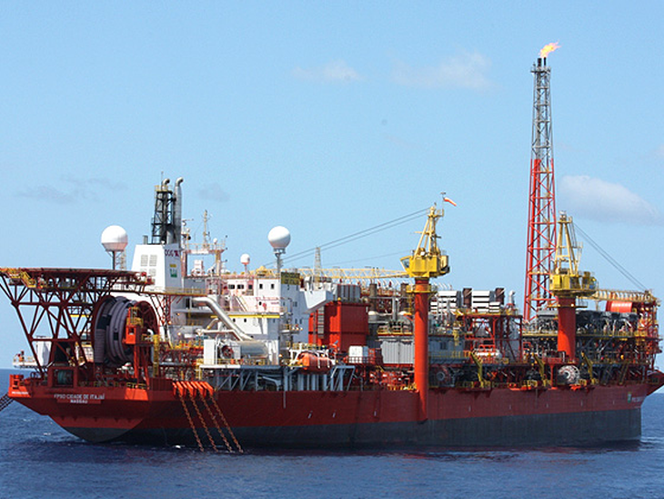 Produção de petróleo cai 8,2% em relação a fevereiro