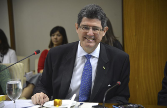Levy pede empenho do Congresso 