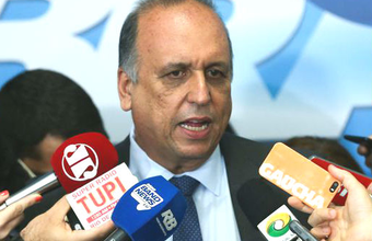 Pezão quer antecipar receitas do petróleo para pagar dívidas
