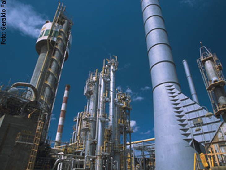 Dax Oil inaugura refinaria