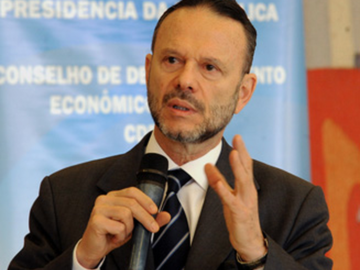 Crise no Oriente Médio tem efeito de curto prazo no preço do petróleo, diz Coutinho