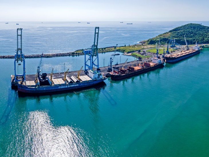 Porto de Imbituba movimenta 5,19 milhões de toneladas até agosto e amplia participação no comércio exterior