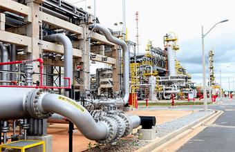 Petrobras suspende processos competitivos de parcerias em refino