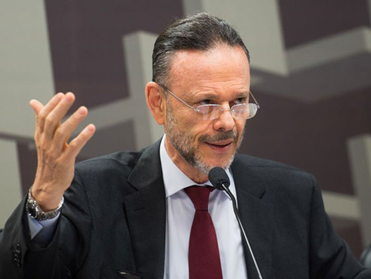 Coutinho nega interferência do governo em financiamento do BNDES à Sete Brasil
