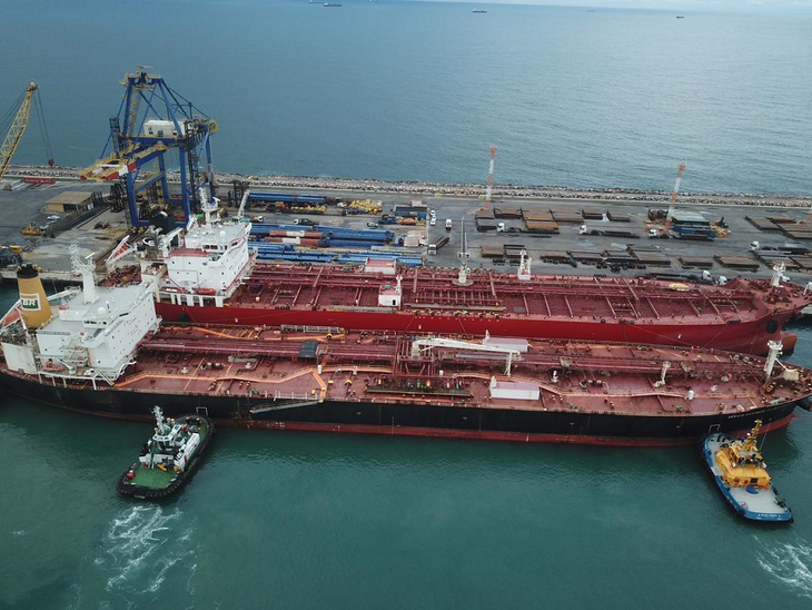 Fortaleza: Porto do Pecém retoma operações de transbordo de combustível