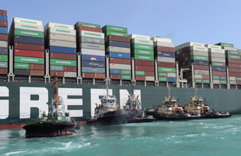 Remoção de porta-contêineres da margem pode liberar Canal de Suez