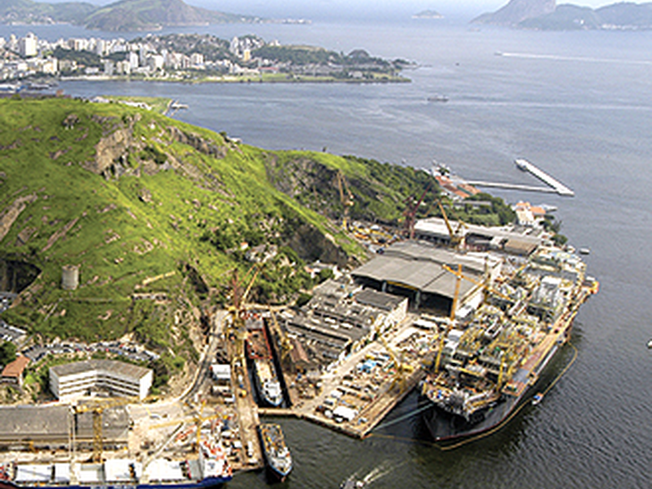 Duas cidades pólos da indústria naval e petrolífera, vivem um momento ímpar em suas histórias. 