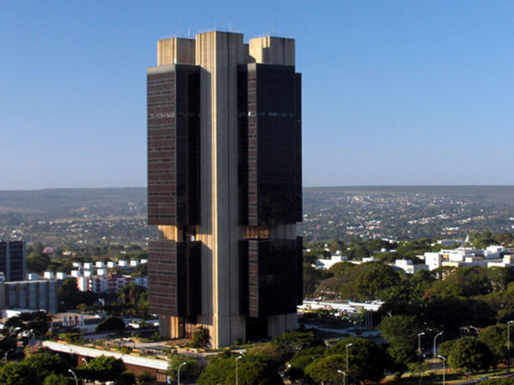 Instituições financeiras acreditam em queda da economia também em 2016
