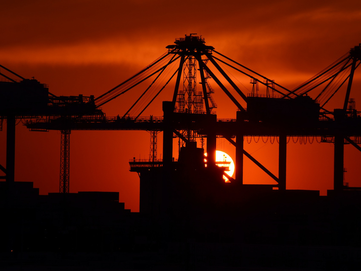 Produção industrial começa a reverter quadro de queda, segundo IBGE