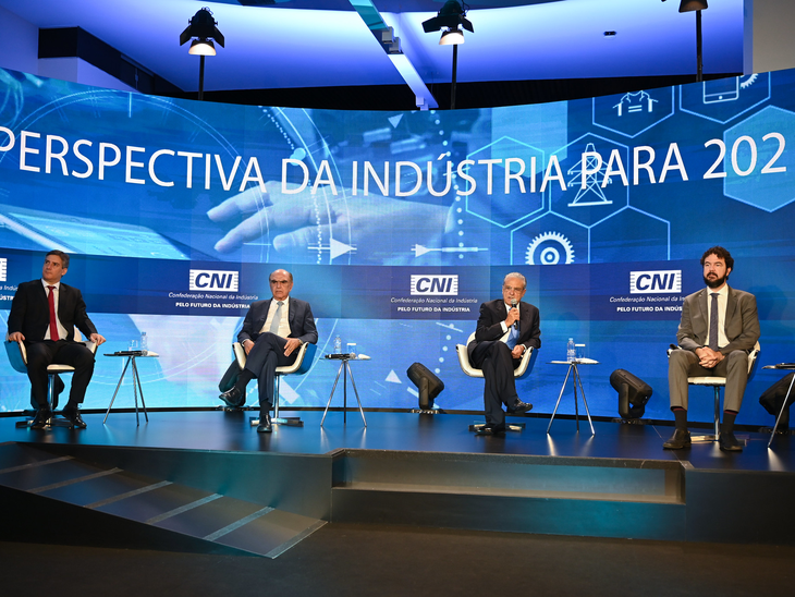 CNI prever que a economia brasileira deve crescer 4% em 2021, e PIB industrial, 4,4%