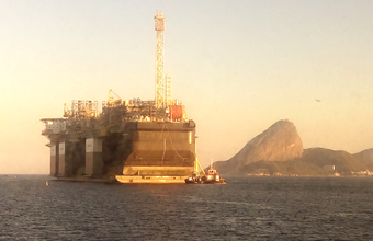Plataforma P-67 chega ao Rio e irá operar no Campo de Lula, na Bacia de Santos