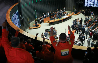 Obrigatoriedade da Petrobras na exploração do pré-sal é derrubada