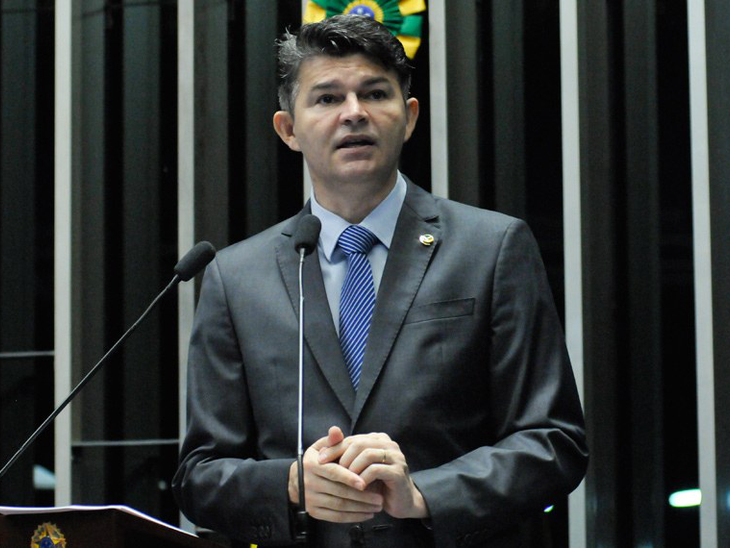 Crítica às medidas do governo para superar crise econômica