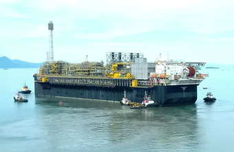 P-66 sai do Estaleiro Brasfels rumo ao campo de Lula na Bacia de Santos