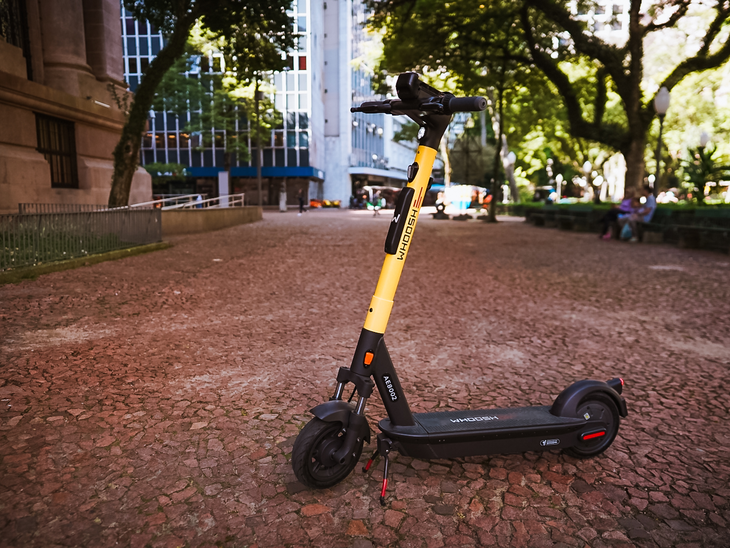 A volta das patinetes contribuem para descarbonização dos centros urbanos