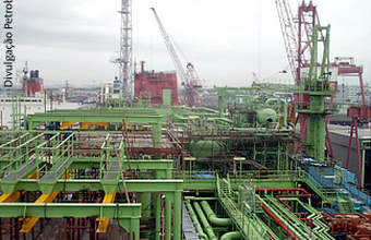 Navio-plataforma que vai produzir primeiro óleo do pré-sal já está a caminho do Brasil 