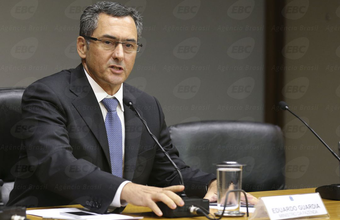 Governo não estuda subsídio para a gasolina, diz ministro