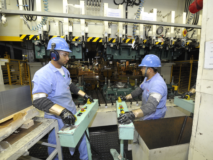 Segundo pesquisa CNI, medo do desemprego diminui e satisfação com a vida aumenta