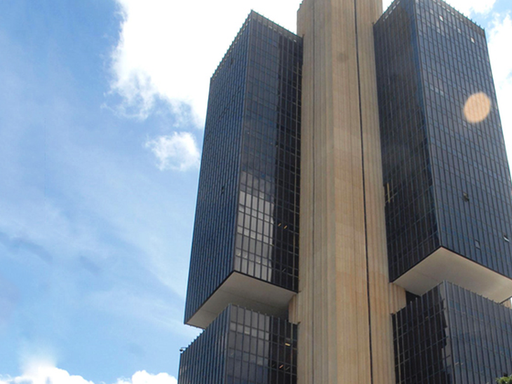 PIB deve fechar 2013 em 2,35%
