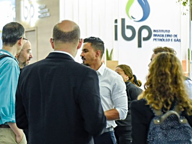 Exposição da Rio Pipeline atrai público com experiência imersiva no setor de dutos e projetos inovadores