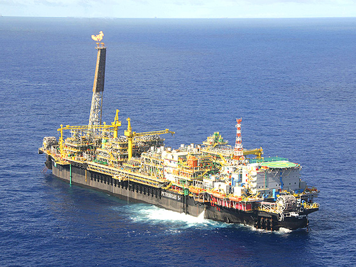 Dilma promulga lei dos royalties do petróleo