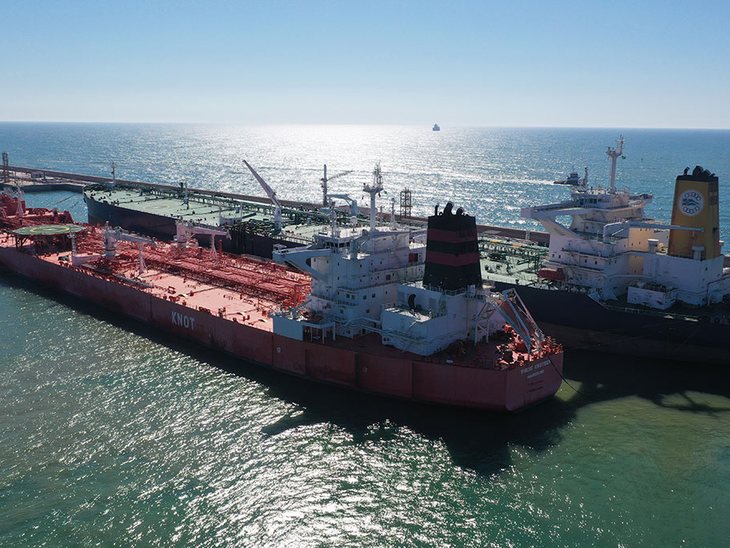 Açu Petróleo realiza transbordo com VLCC para a Shell