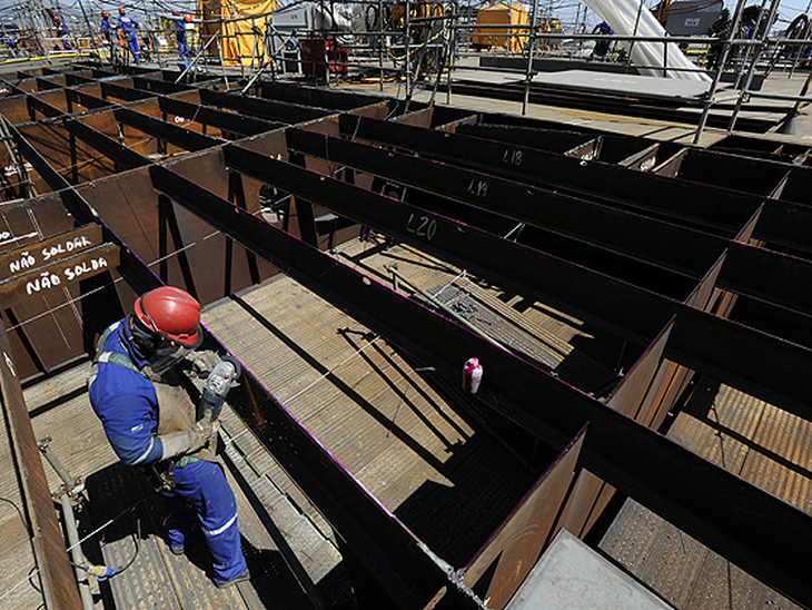 Emprego industrial inicia 2014 estável