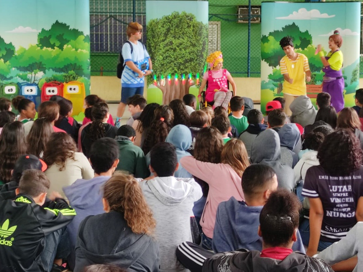 Patrocinado pela ExxonMobil, teatro interativo leva educação ambiental a escolas públicas no Rio