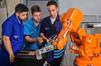Os cursos incluem áreas de alta empregabilidade e das mais distintas, como Instalador de Sistemas Fotovoltaicos, Eletricista de Automóveis, Programador, entre outros.